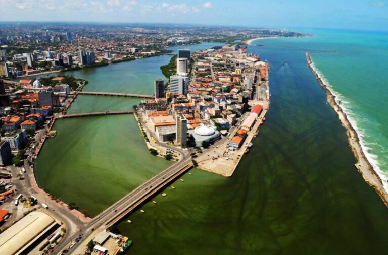 Recife e o Rio Capibaribe. Foto: Leo Caldas